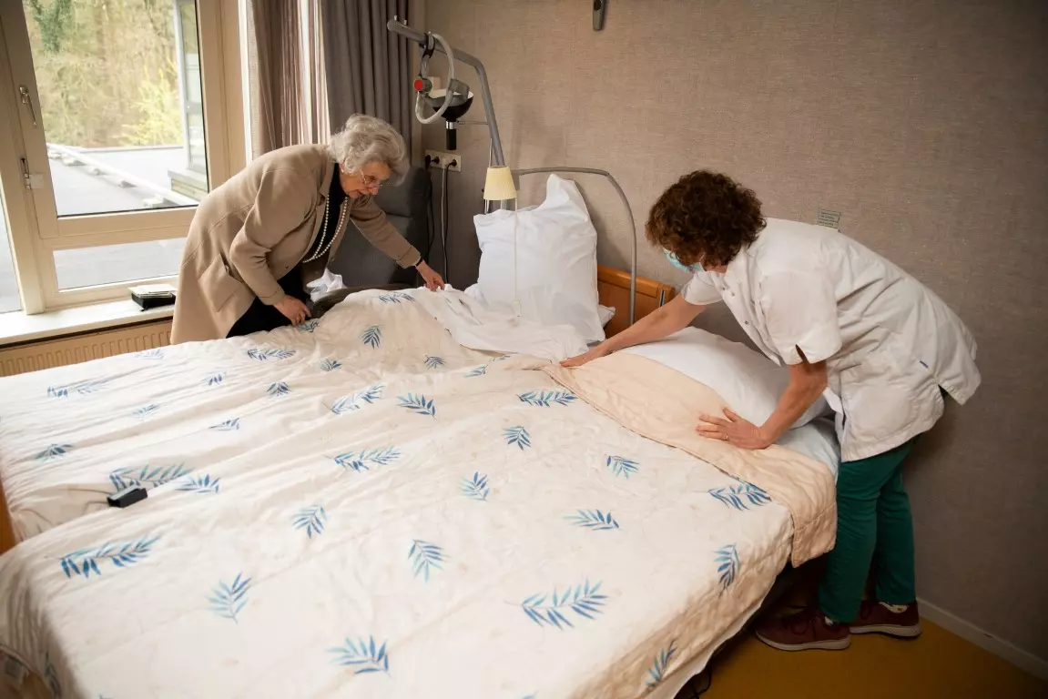 Door het koppelbed te plaatsen ontstaat er een 2-persoonsbed.